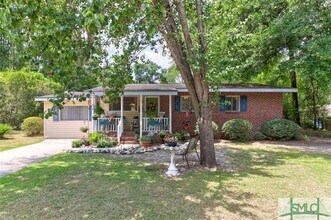 Building Photo - 3 BED 2 BATH Home with Charm and Character...