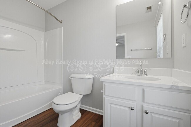 Building Photo - 648 Providence Pl SW