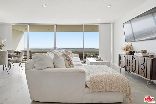 Building Photo - 2222 Ave of the Stars