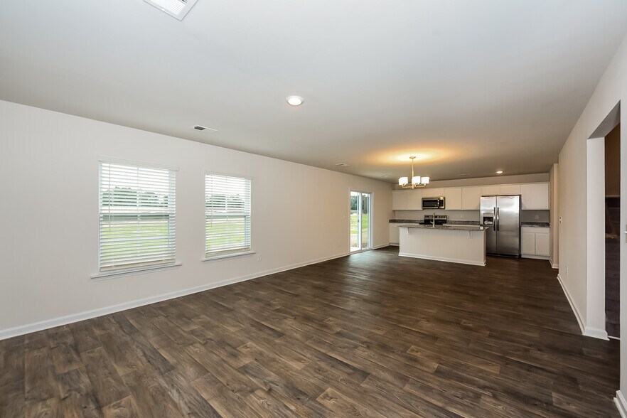 Building Photo - 131 King Buck Dr