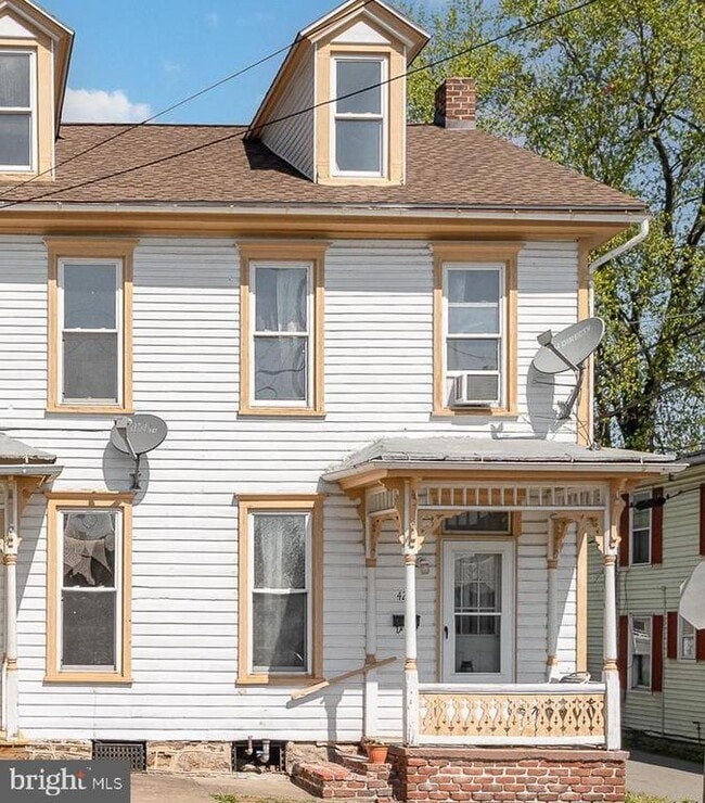 Building Photo - 422 Mulberry St