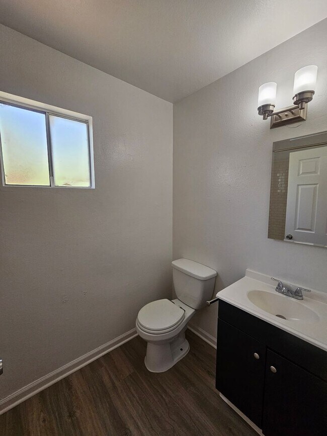 Building Photo - 1715 E Pepper Cir