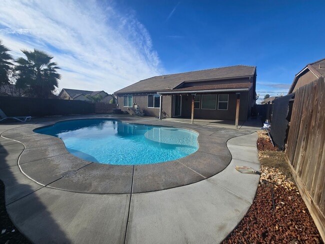 Building Photo - 4 BR 2 BA home available now