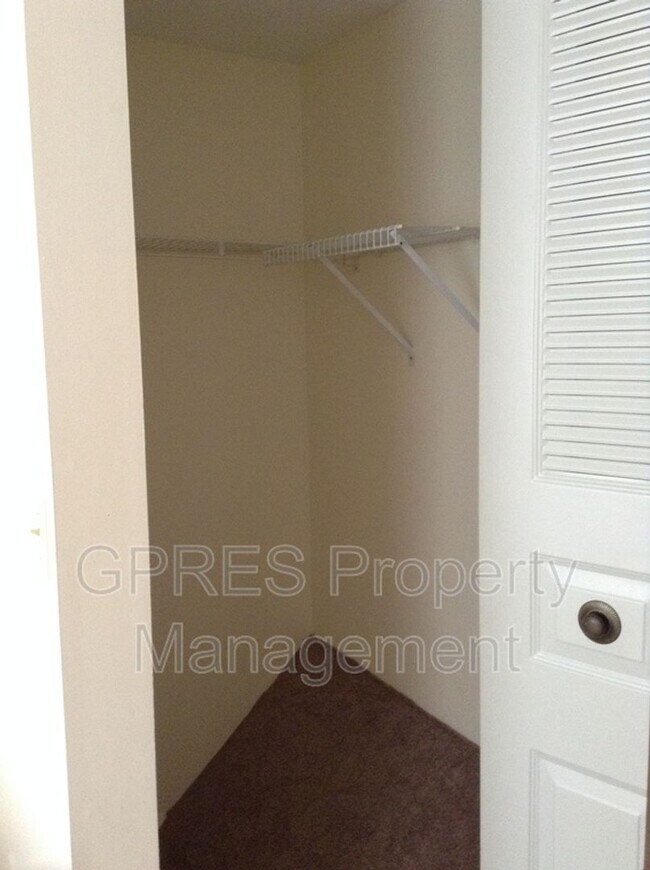 Building Photo - 317 Garden Hill Dr