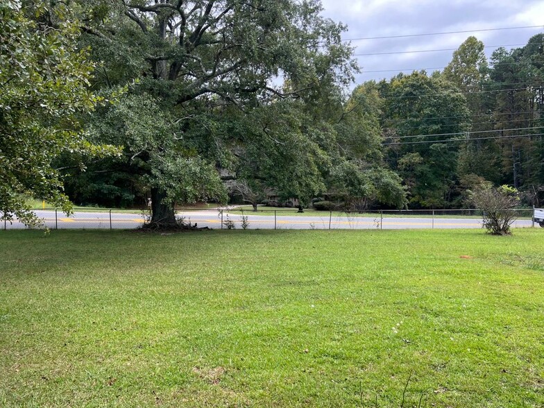 Building Photo - 8505 Bells Ferry Rd