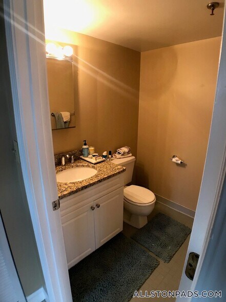 Building Photo - 15 N Beacon St