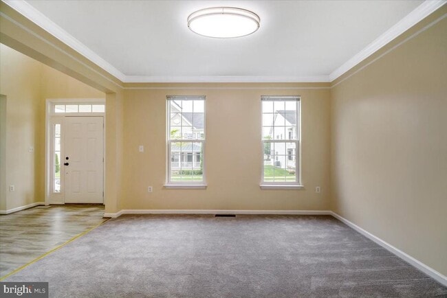 Building Photo - 240 Davis St