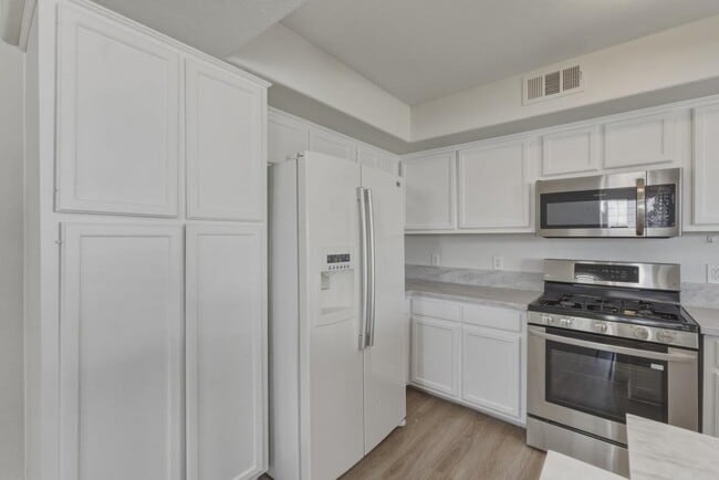 Building Photo - 6800 Dorita Ave