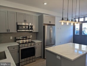 Building Photo - 2050 Fairmount Ave