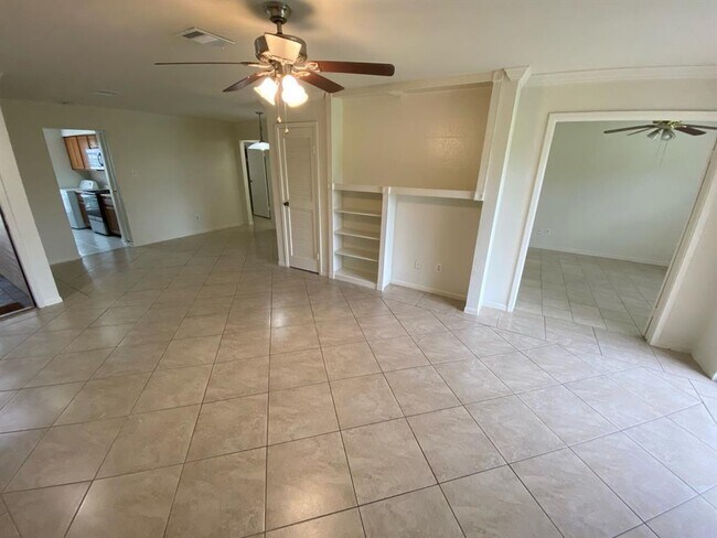 Building Photo - 6666 Harbor Town Dr