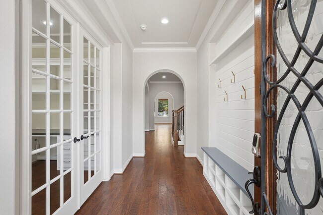 Building Photo - 126 E Cove View Trail