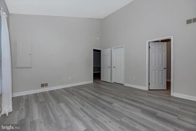 Building Photo - 910 McLendon Dr