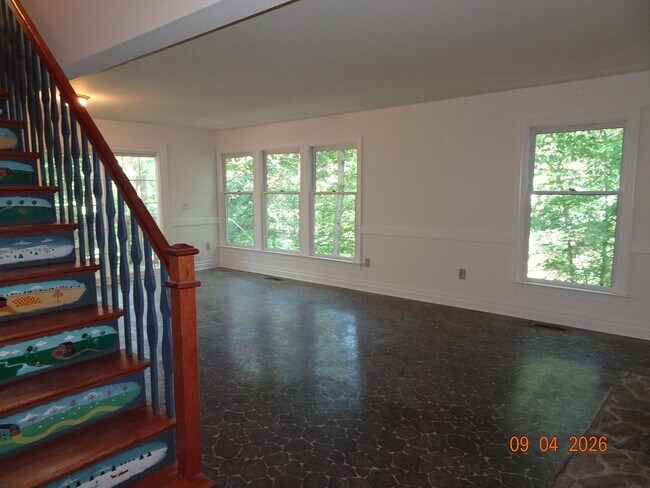 Building Photo - 1350 Jamestown Rd