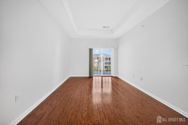 Building Photo - 645 Doral Ct