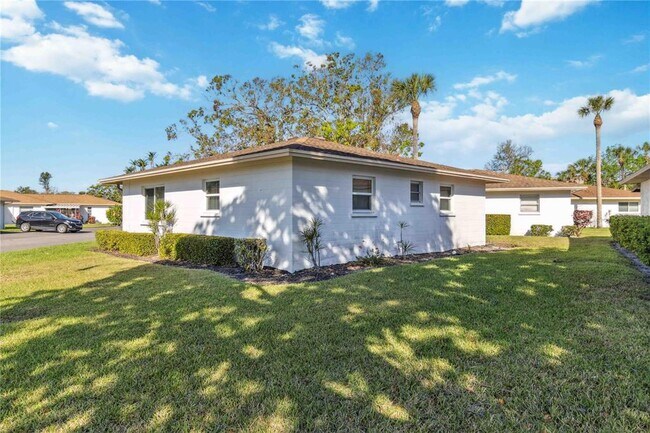 Building Photo - 5020 Live Oak Cir