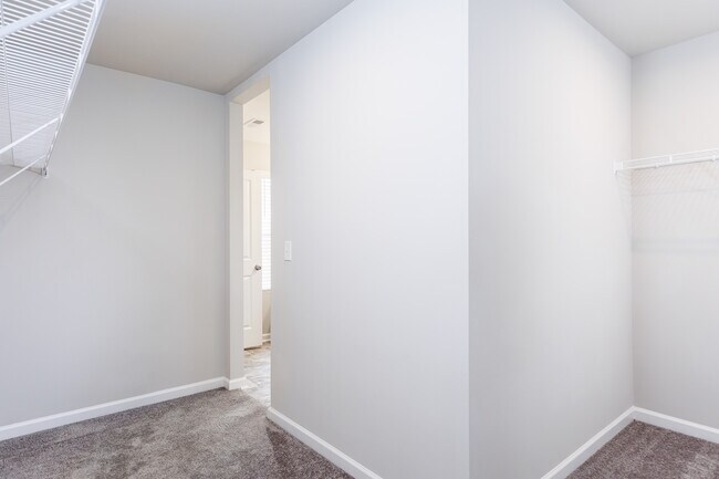 Building Photo - 628 Metro Sta