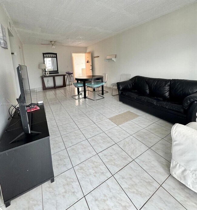 Building Photo - 3615 NE 167th St