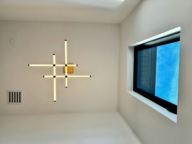 Building Photo - 85 W High St