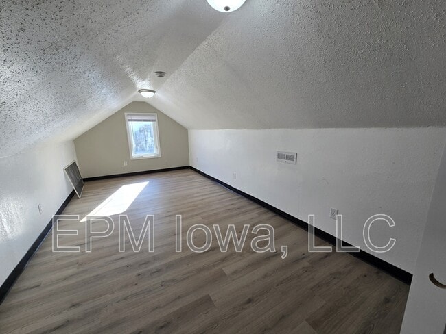 Building Photo - 1125 N Barclay St