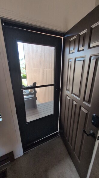 Building Photo - 4944 Summit Cir