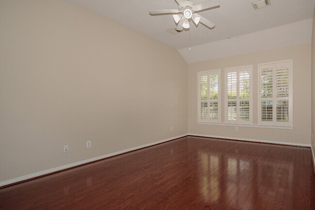 Building Photo - 79 E French Oaks Cir