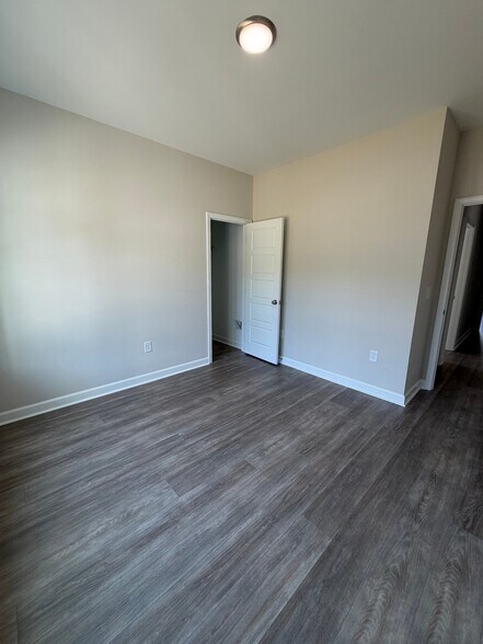 Building Photo - 407 Creeks Edge Dr