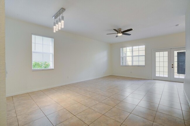Building Photo - 158 W Thatch Palm Cir