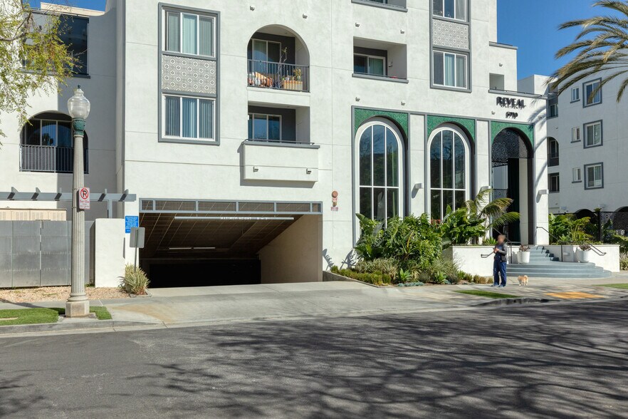 Building Photo - 5710 Crescent Prk E