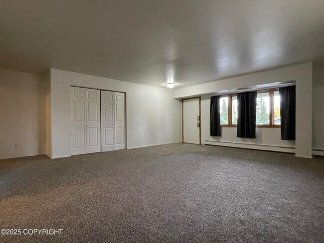 Building Photo - 3903 Iowa Dr