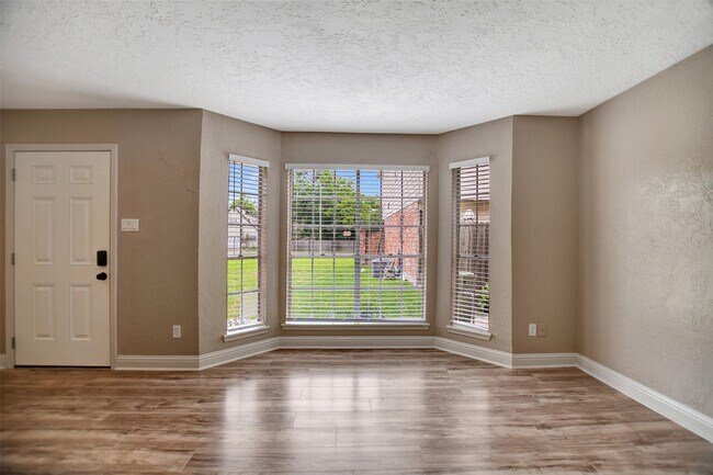 Building Photo - 3826 Willow Springs Ln