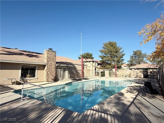 Building Photo - 7200 W Pirates Cove Rd