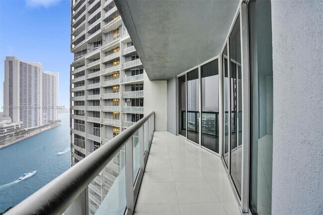 Building Photo - 475 Brickell Ave