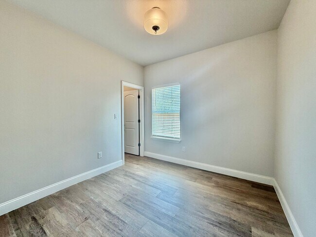 Building Photo - Brand New Showstopper!