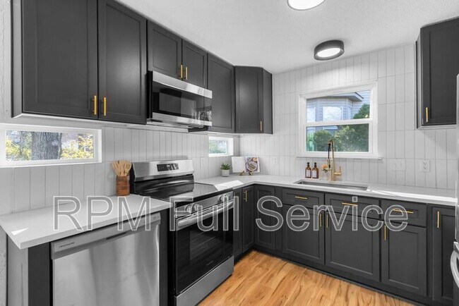 Building Photo - 4745 Aaron Dr