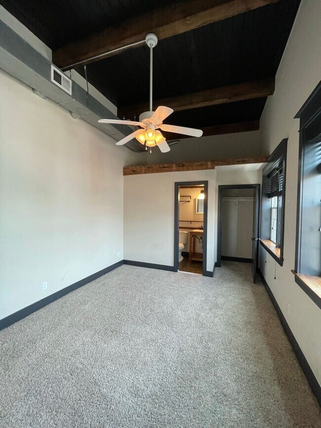 Building Photo - 1/2 off 1 month-Charming Industrial 4 Bedroom/4 Bathroom Apartment in Pigtown, MD!