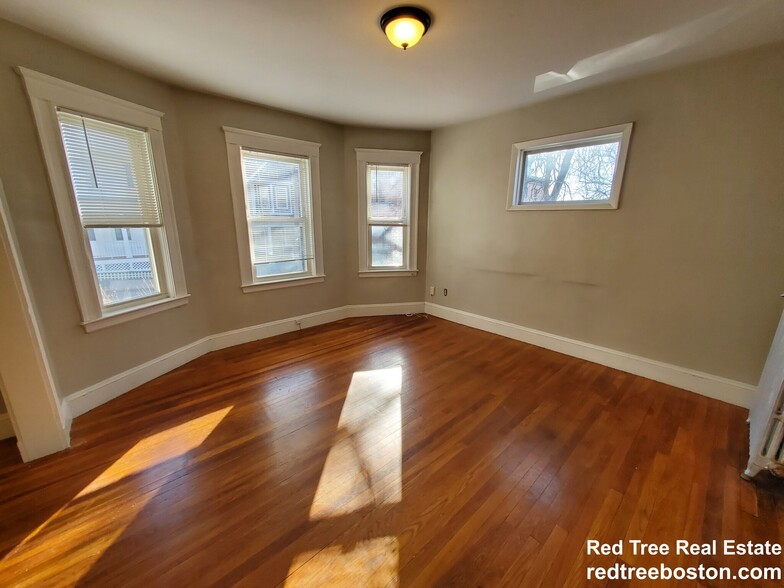 Building Photo - 8 Woodside Ave
