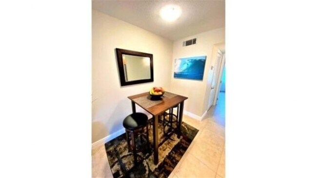 Dining nook - 7801 Ridgewood Ave