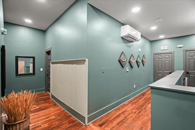 Building Photo - 127 W Evans St