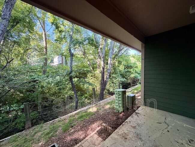 Building Photo - 15 Lees Creek Rd