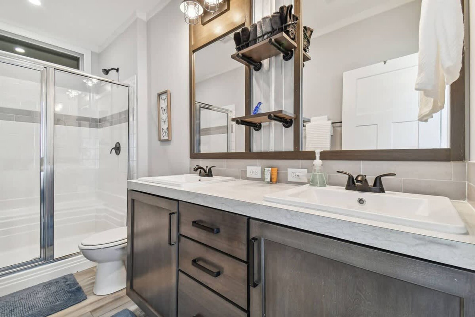 Building Photo - 10030 Sterling Ave