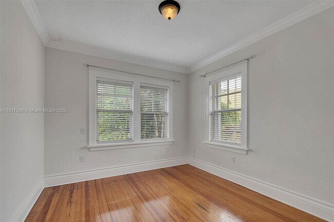 Building Photo - 1432 SW 11th St
