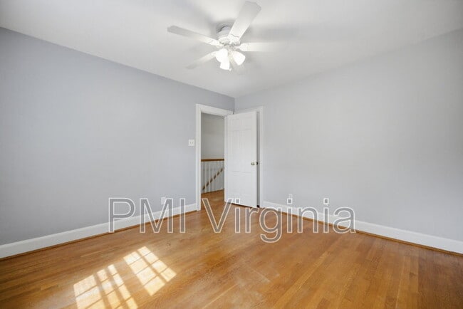 Building Photo - 400 Kemp Ln