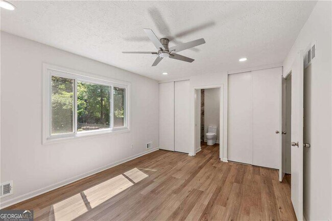 Building Photo - 472 Barnsdale Dr