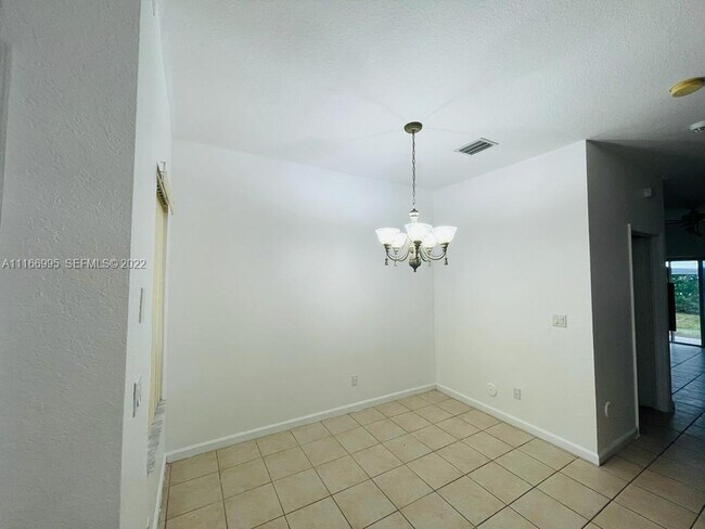 Building Photo - 903 N Santa Catalina Cir