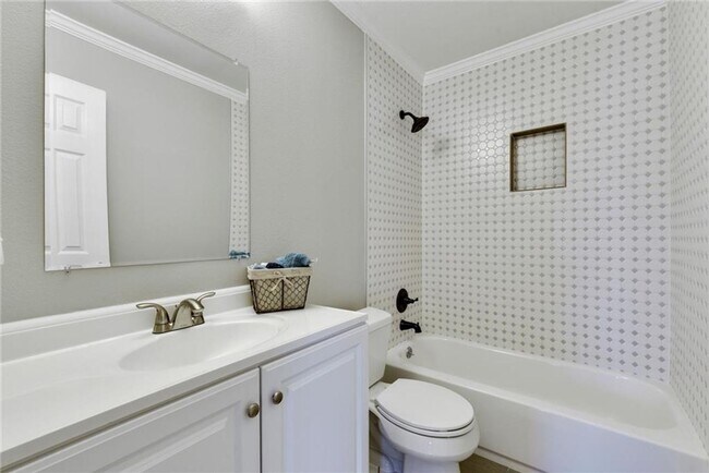 Building Photo - Charming North Austin 3x2.5