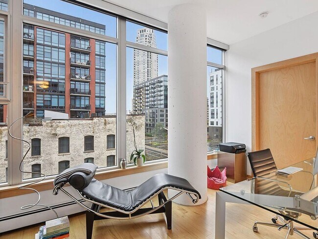 Building Photo - 215 10th Ave S