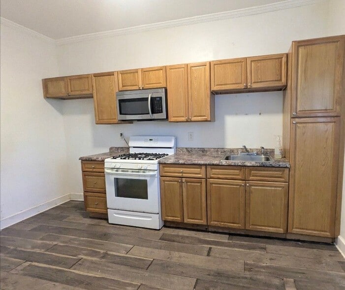 Building Photo - 1220 Schlager St