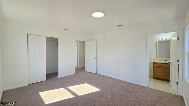 Building Photo - 360 Broad St