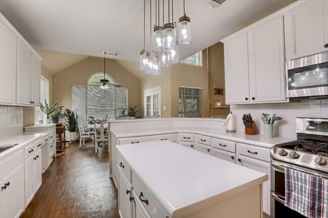 Building Photo - 301 Gulfstream Dr