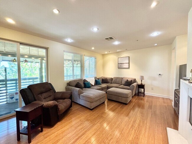 Building Photo - Oxnard | 2 Story 2+2 Condo | Seabridge Com...
